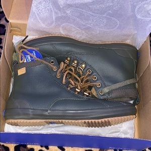 Keds army green boots!!